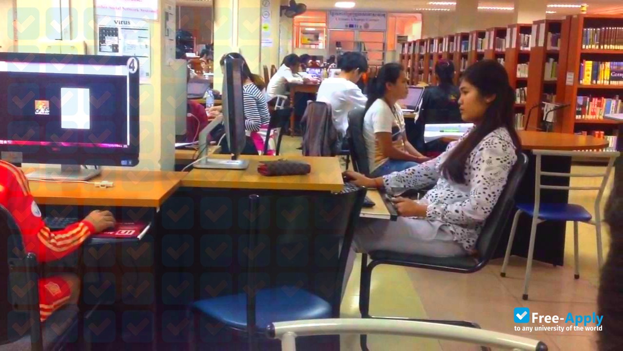 Photo de l’Paññāsāstra University of Cambodia #10
