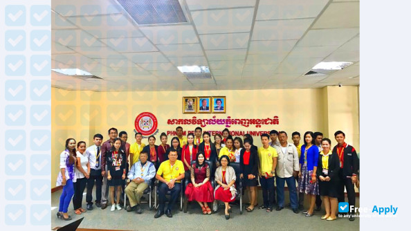 Foto de la Phnom Penh International University #9