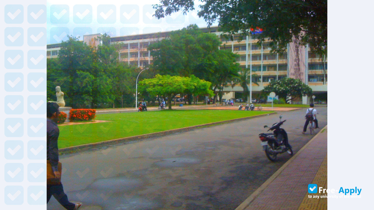 Foto de la Preah Kossomak Polytechnic Institute #9