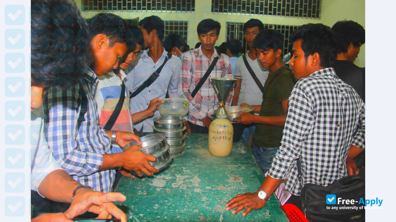 Foto de la Preah Kossomak Polytechnic Institute #12