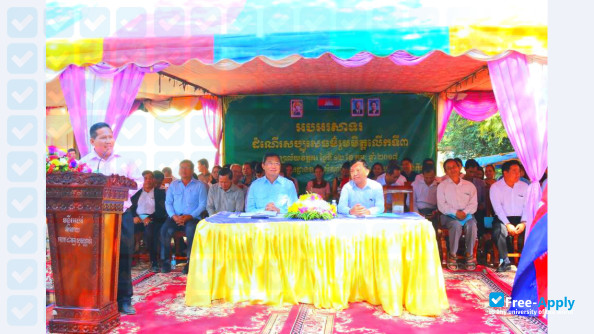 Foto de la Svay Rieng University #4