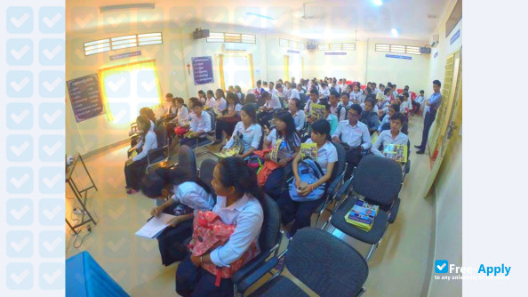 Foto de la Khmer University of Technology and Management #3