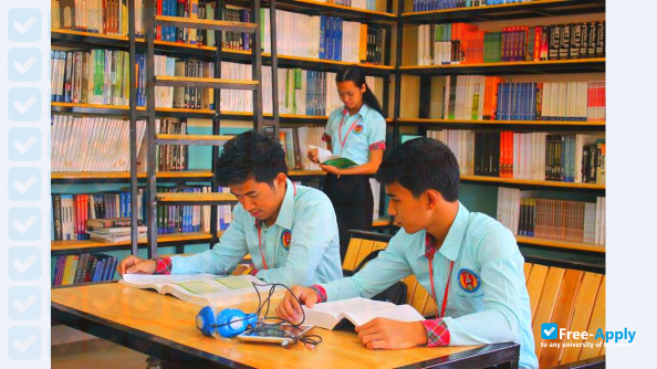 Foto de la Khmer University of Technology and Management #6