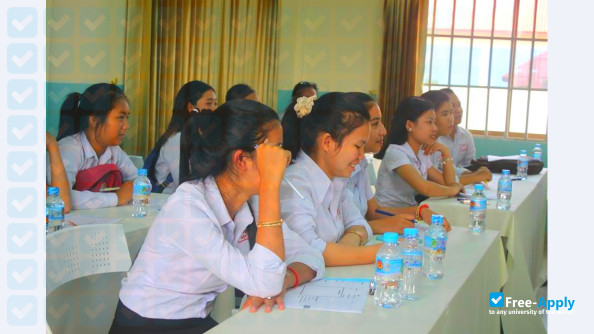 Foto de la Khmer University of Technology and Management #4