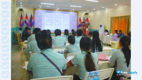 Foto de la Khmer University of Technology and Management #3