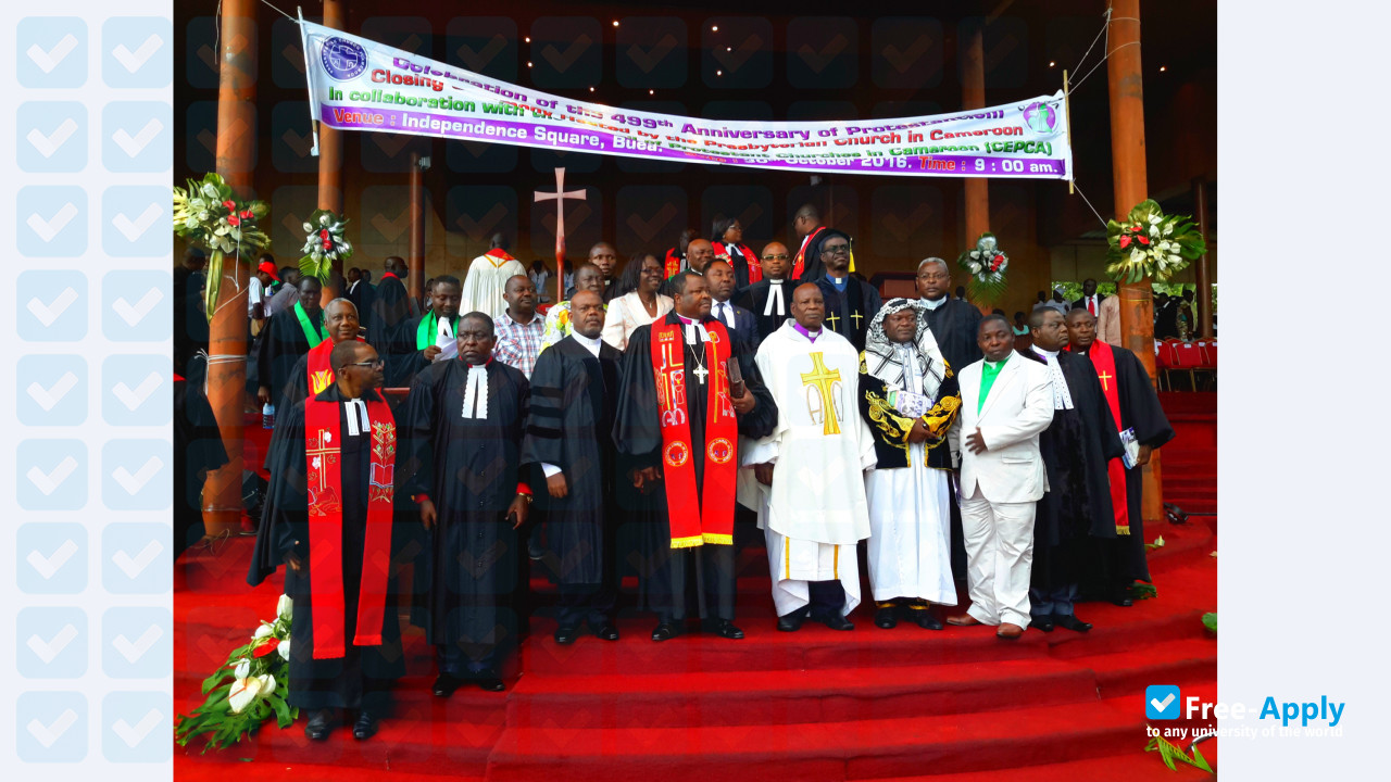 Foto de la Presbyterian Theological Seminary, PTS Kumba #11