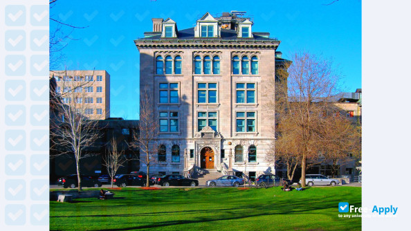 Foto de la McGill University #9
