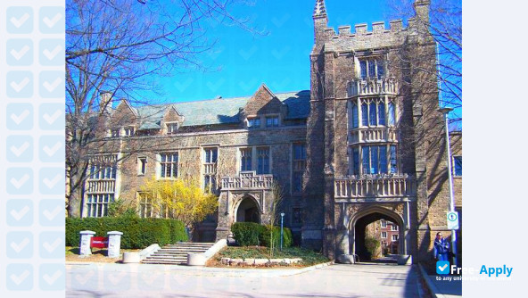 Фотография McMaster University
