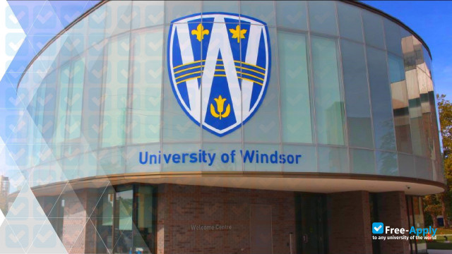 Foto de la University of Windsor #3