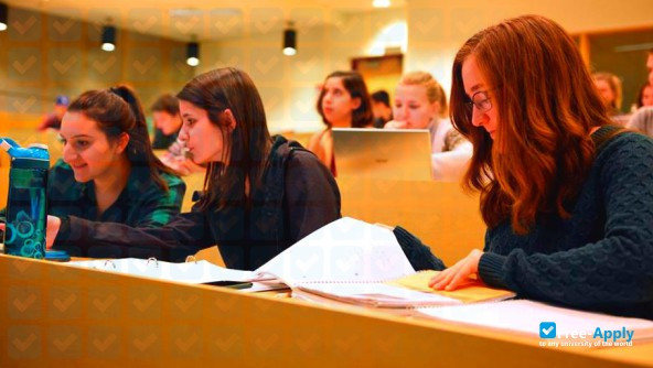 Foto de la University of Northern British Columbia #6