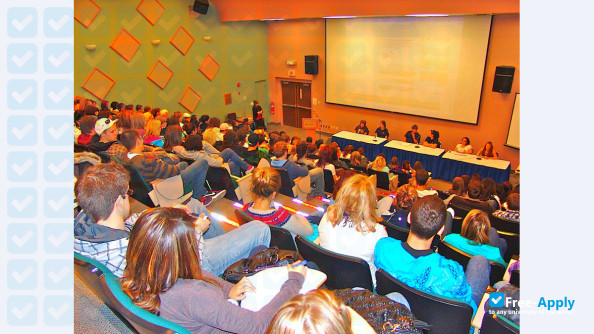 Foto de la University of Moncton #3