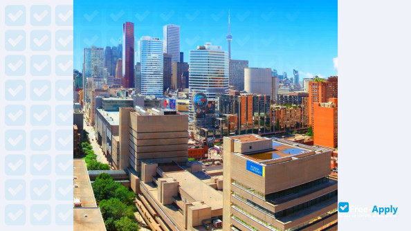 Foto de la Ryerson University #5