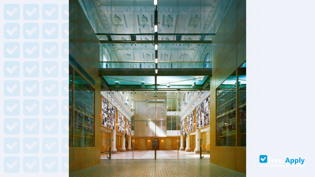 College Jean de Brebeuf photo #6