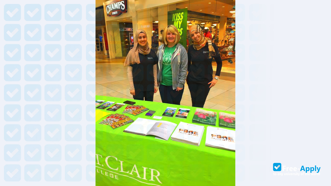 Foto de la Saint Clair College #10
