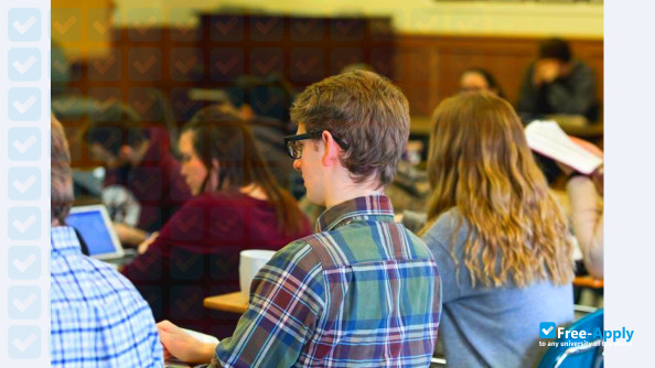 Photo de l’Eston College #11