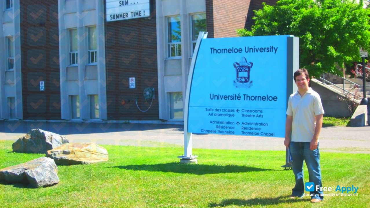 Foto de la Thorneloe University #13