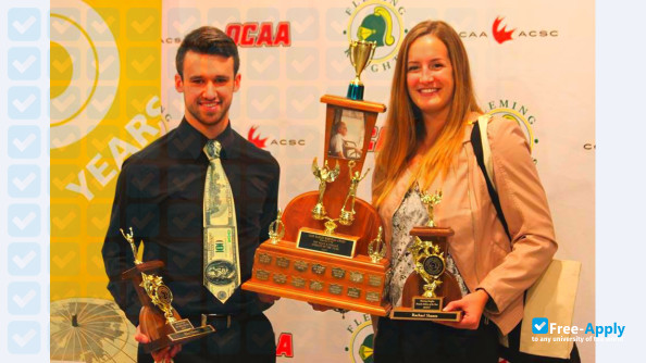 Foto de la Fleming College #4