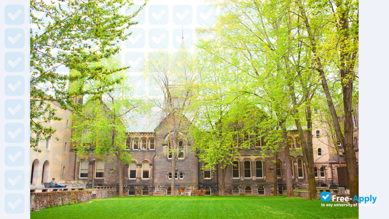 Foto de la University of St Michael's College #4