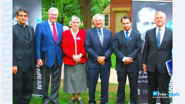 Foto de la University of St Michael's College #5