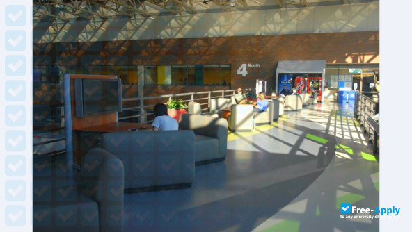 Foto de la Douglas College #9