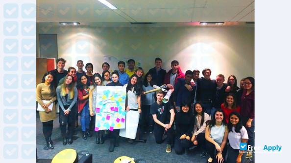 Marianopolis College photo #7