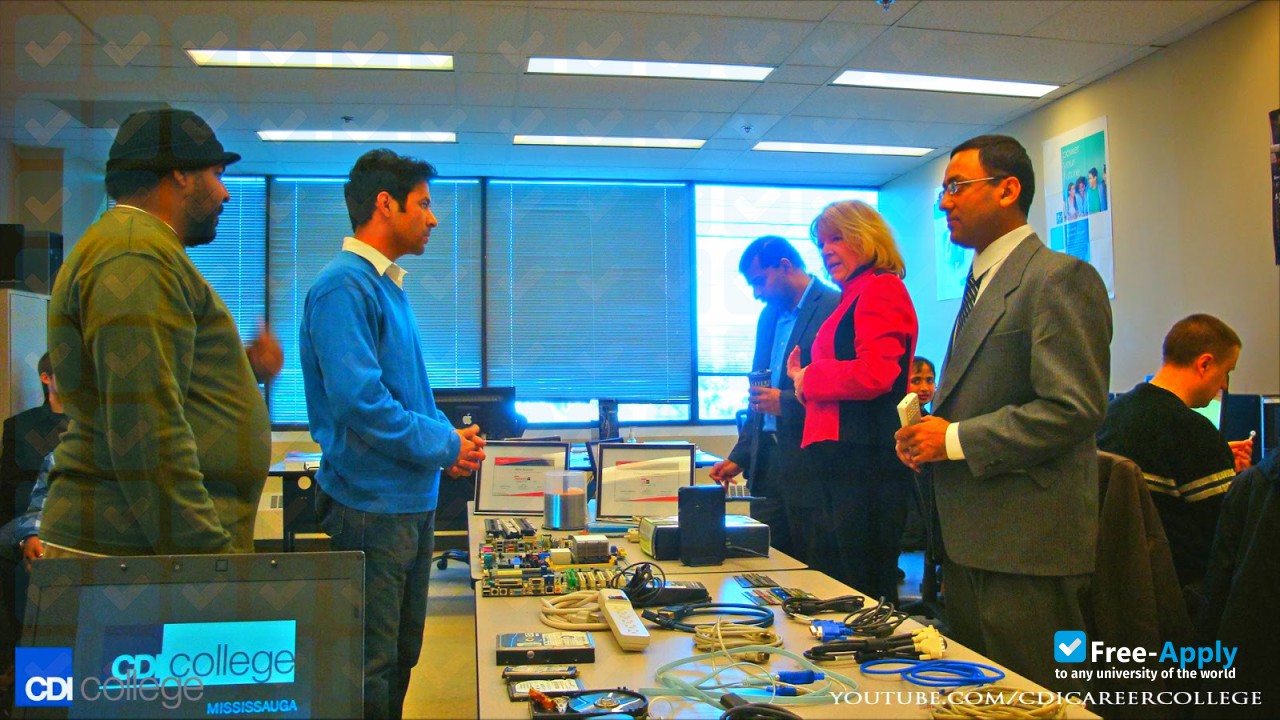 Photo de l’CDI College #6