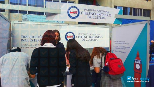 Foto de la Chilean-British University of Santiago #1