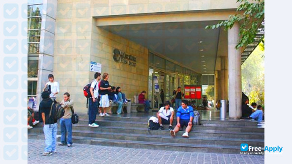 Finis Terrae University