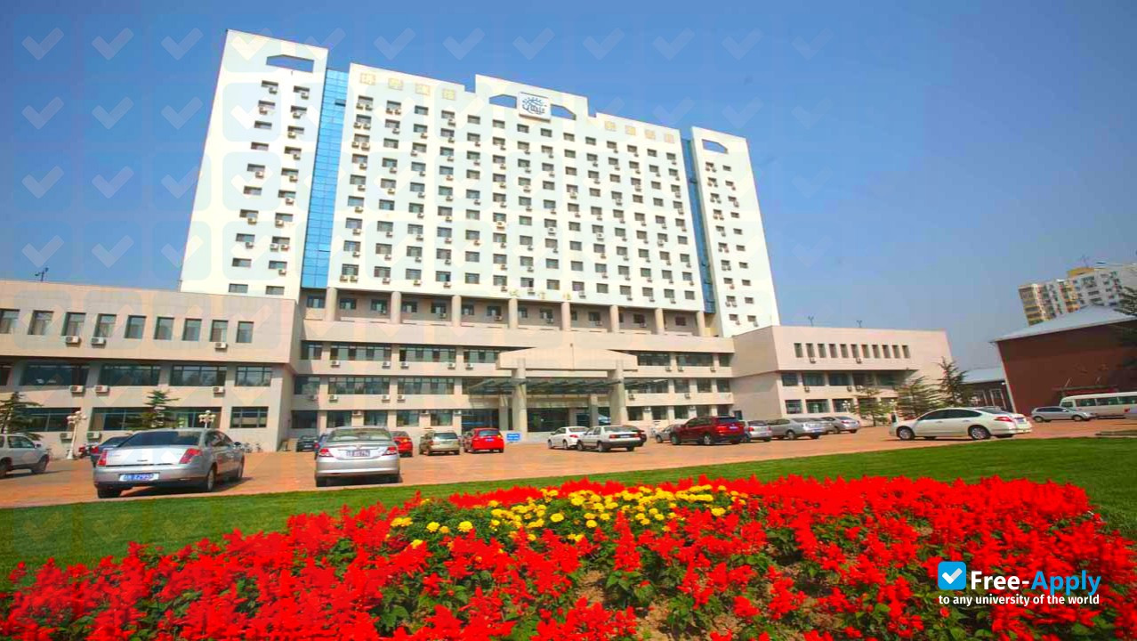 Foto de la University of International Business & Economics #3