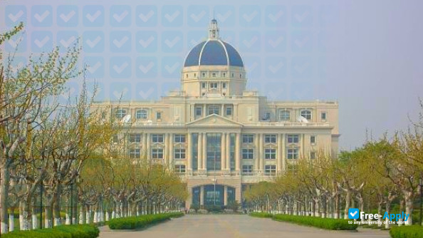 Shanghai International Studies University фотография №5