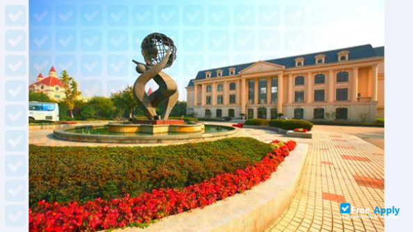 Shanghai International Studies University фотография №3