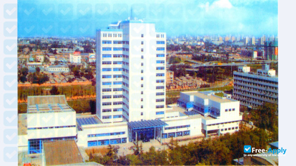 Foto de la Capital Medical University #4