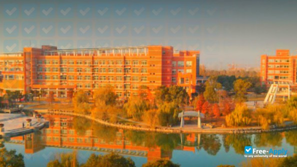 Foto de la China Jiliang University #4