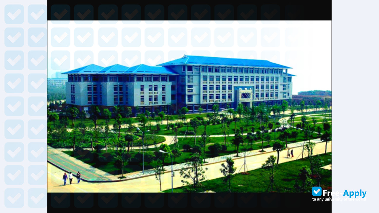 Hubei University фотография №3