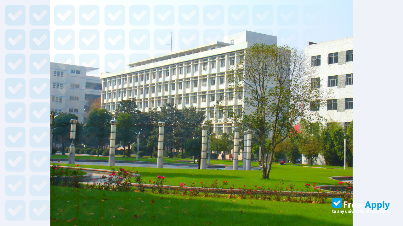 Hubei University фотография №4