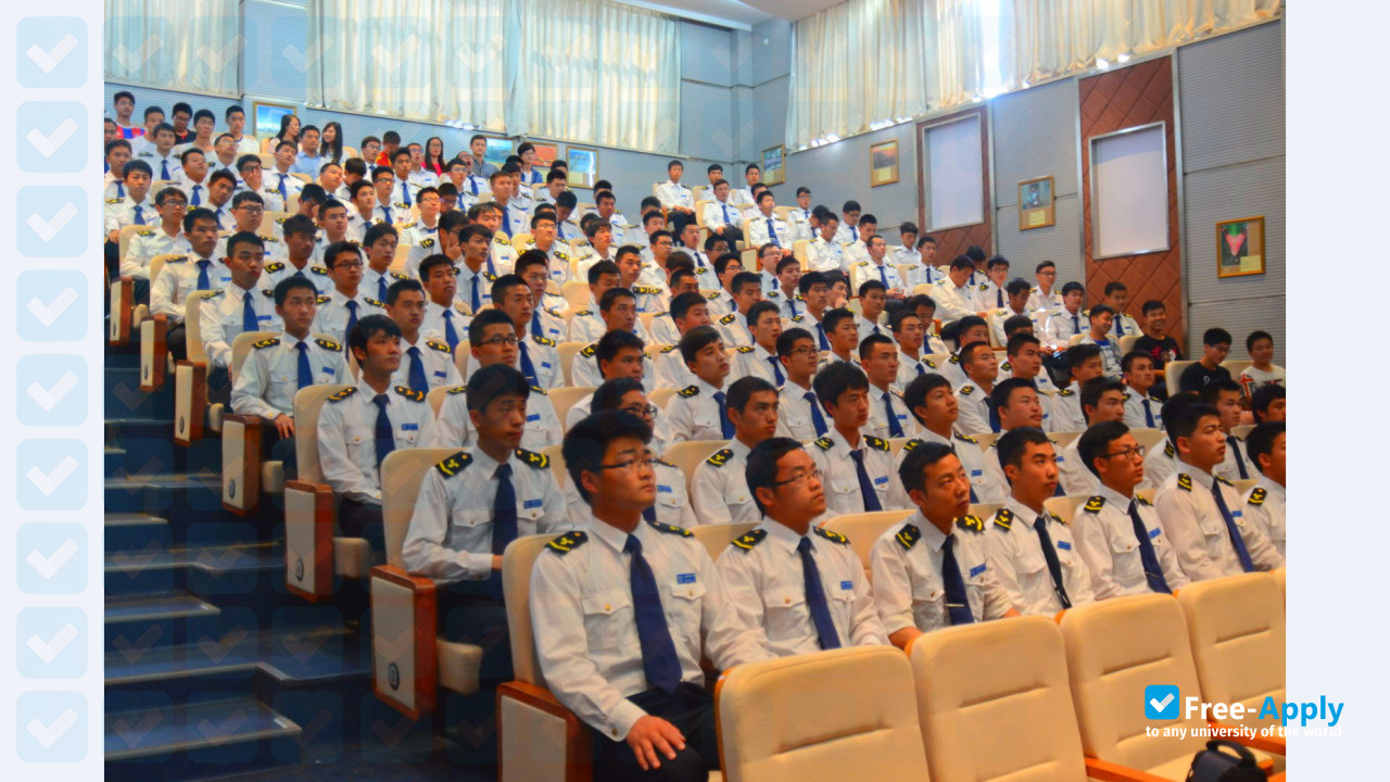 Foto de la Shanghai Maritime University #10