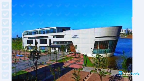 Foto de la Shanghai Maritime University #4