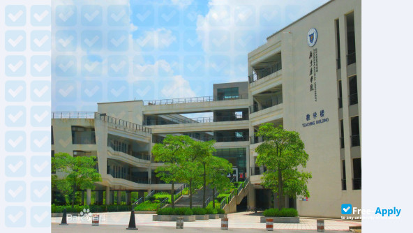 Guangdong Pharmaceutical University фотография №7