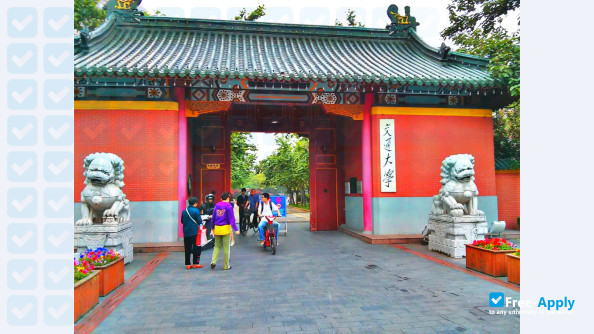 Shanghai jiao tong university фотография №8