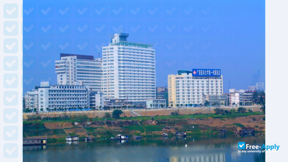 Guangxi Medical University фотография №5