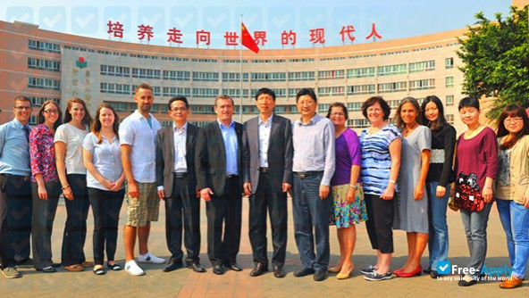Guangdong University of Foreign Studies photo #5