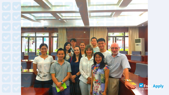 Foto de la Guangdong University of Foreign Studies #9
