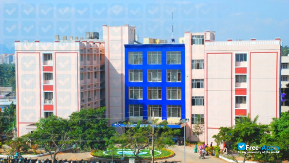 Foto de la Ludong University #4