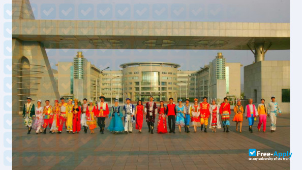 Foto de la Xinjiang University #7