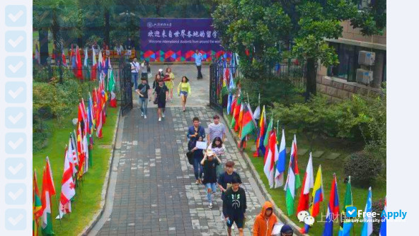 Shanghai University of Finance & Economics фотография №5