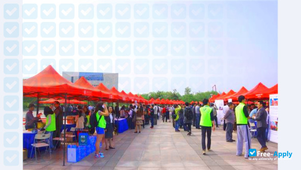 Foto de la Dalian Polytechnic University #7