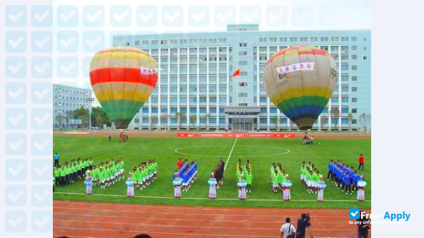 Foto de la Xinjiang University of Finance & Economics #3