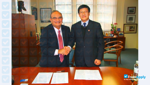 Foto de la Northeast Petroleum University #5