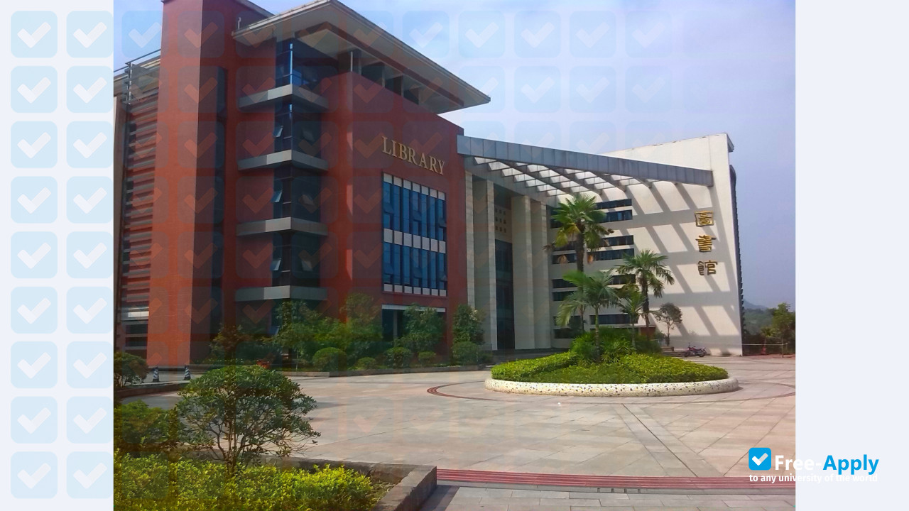 Sichuan International Studies University photo #3