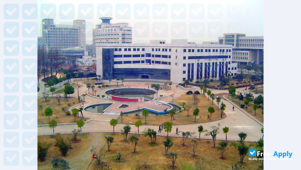 Foto de la Hubei University of Technology #8